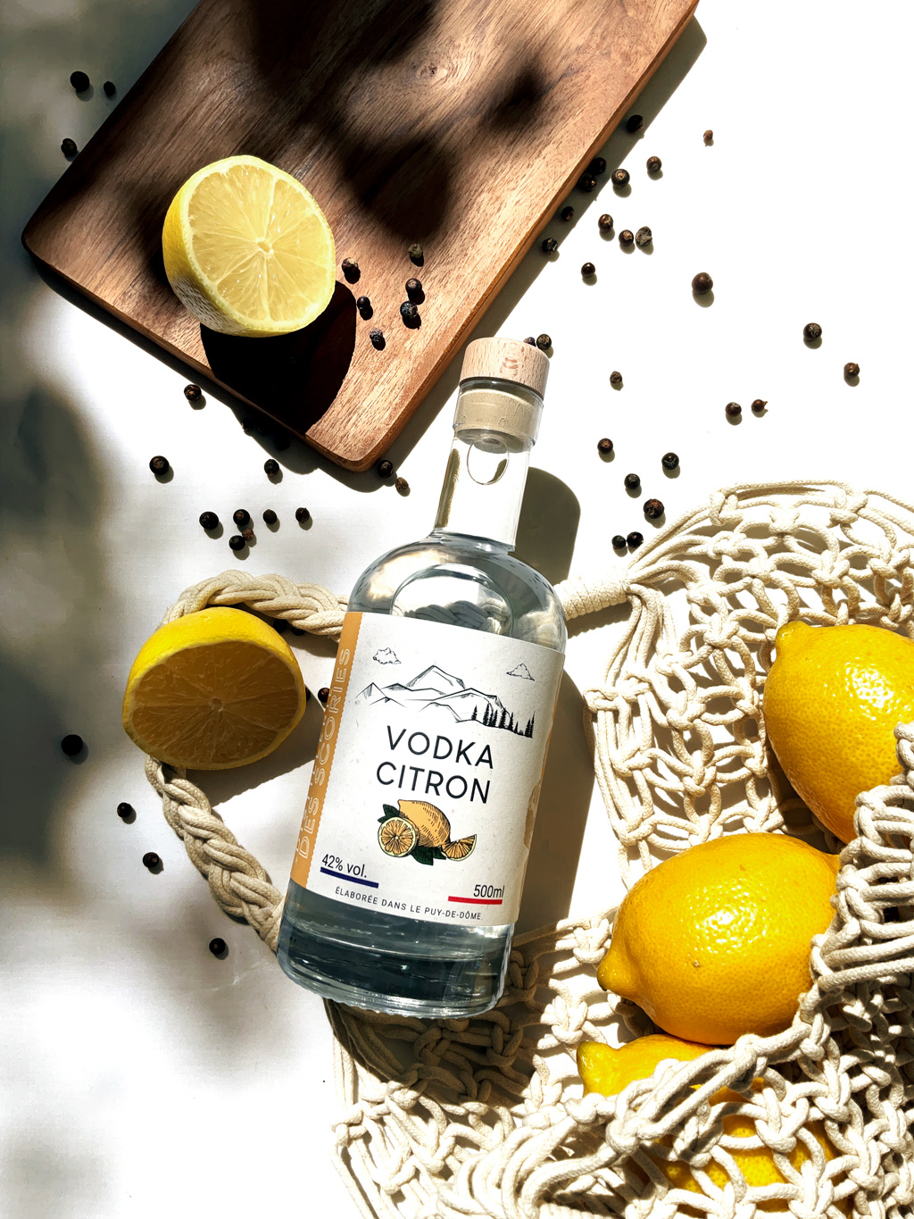 bouteille de vodka citron de la distillerie des Scories